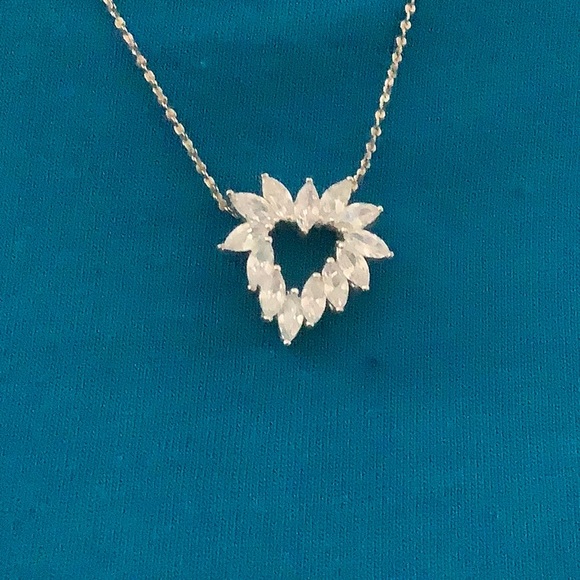Jewelry - 🦋 Beautiful silver and cz heart shaped necklace